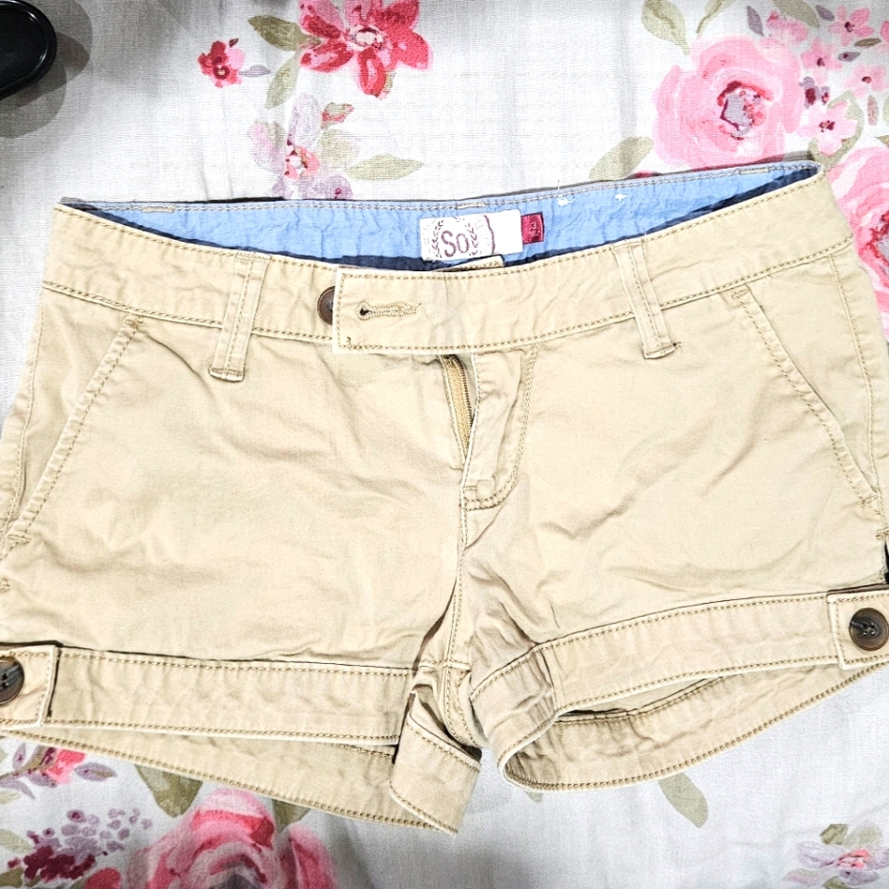 SO Tan Cargo Shorts with Flat Front Design